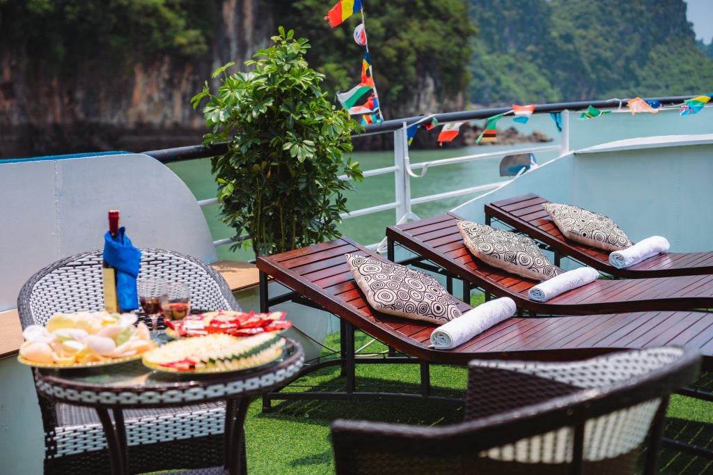 deluxe cruise halong bay