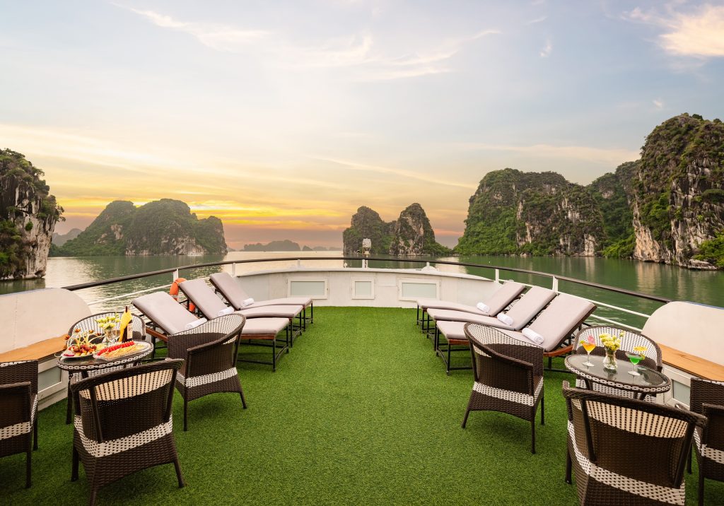 deluxe cruise halong bay